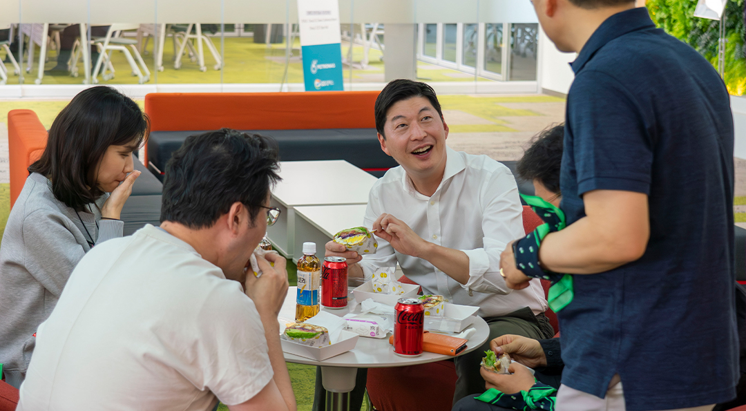 햇살처럼 빛난 창립 56주년 기념 걸음 기부 행사 | 20230511 02 01